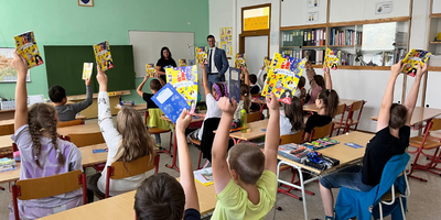 TAKTIK vďaka žiackym knižkám prináša osvetu o prevencii pred šikanou